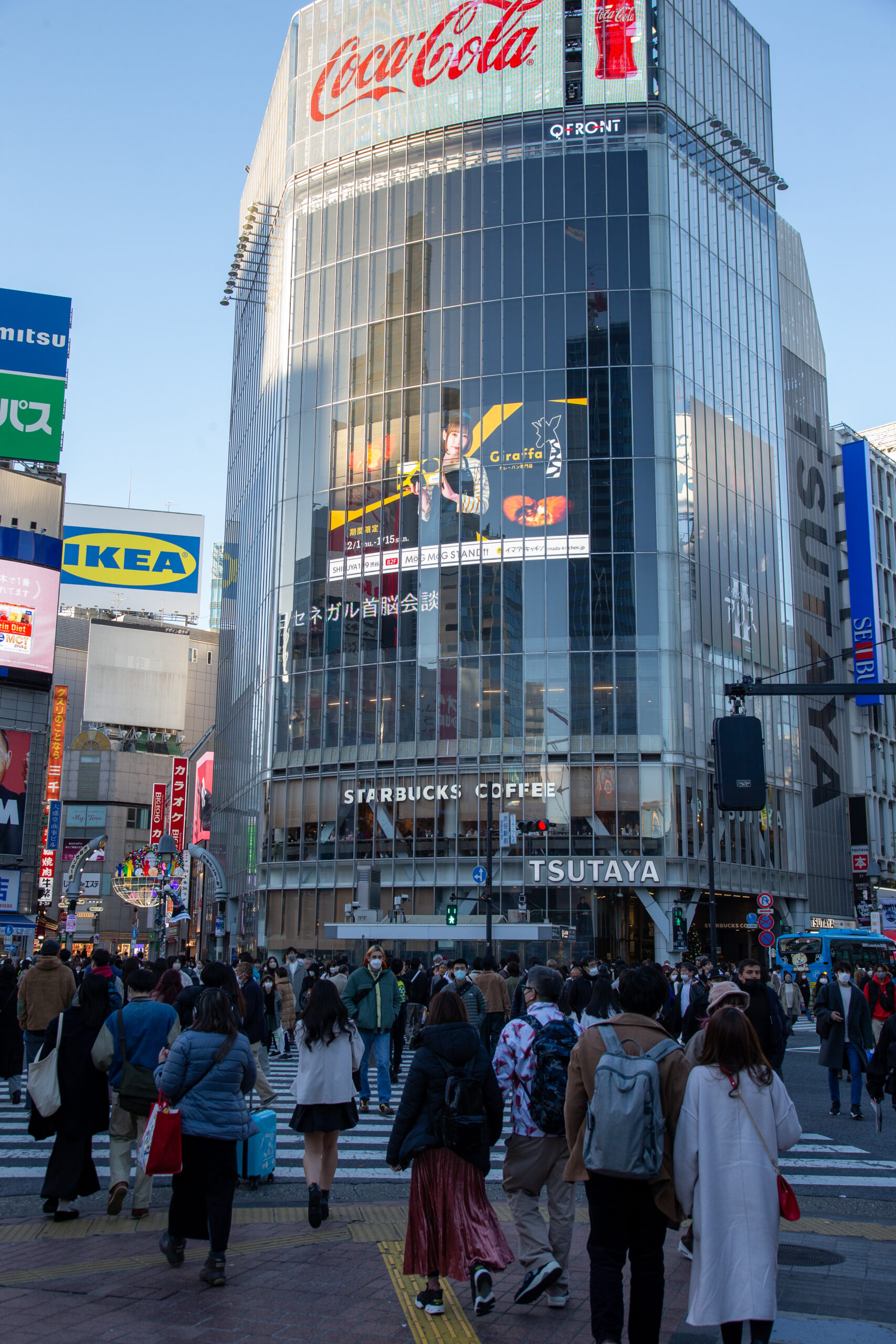 渋谷スクランブル交差点大型ビジョンで放映中！